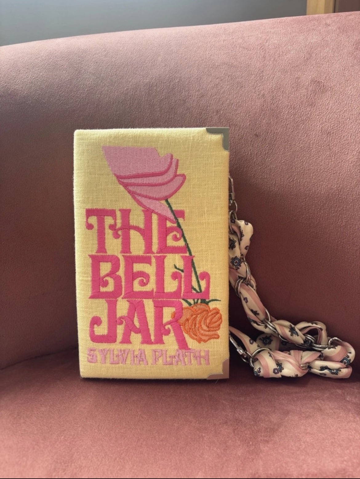 Ръчно изработена клъч чанта във формата на книгата The Bell Jar от Sylvia Plath - Sunday West Boutique