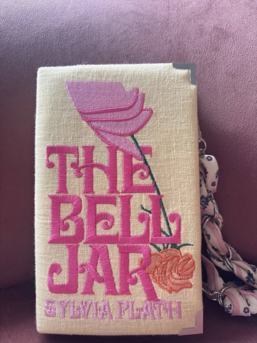 Ръчно изработена клъч чанта във формата на книгата The Bell Jar от Sylvia Plath - Sunday West Boutique