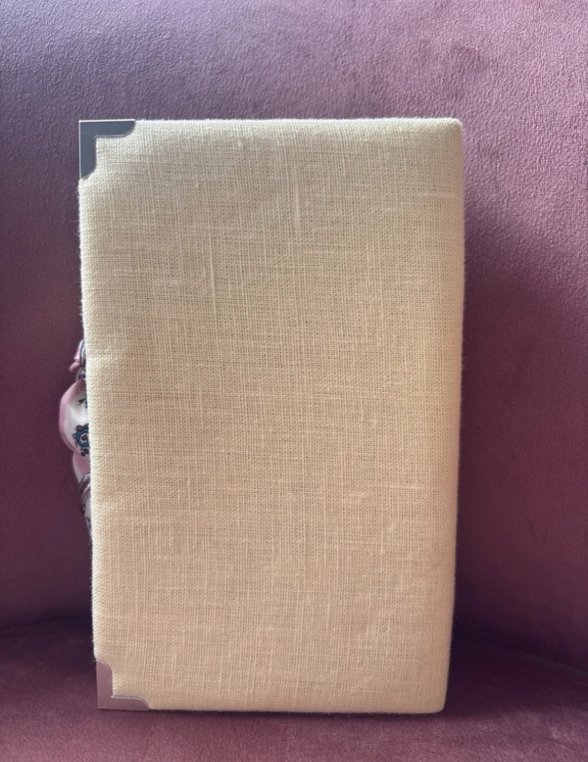 Ръчно изработена клъч чанта във формата на книгата The Bell Jar от Sylvia Plath - Sunday West Boutique
