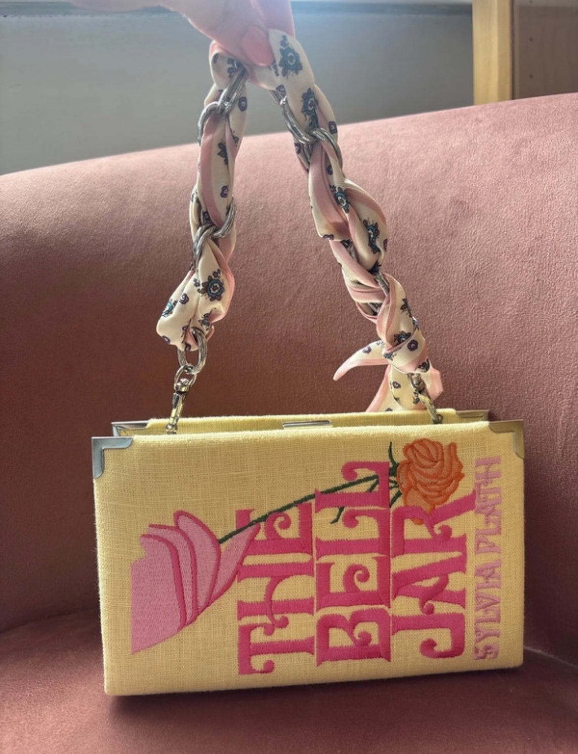Ръчно изработена клъч чанта във формата на книгата The Bell Jar от Sylvia Plath - Sunday West Boutique