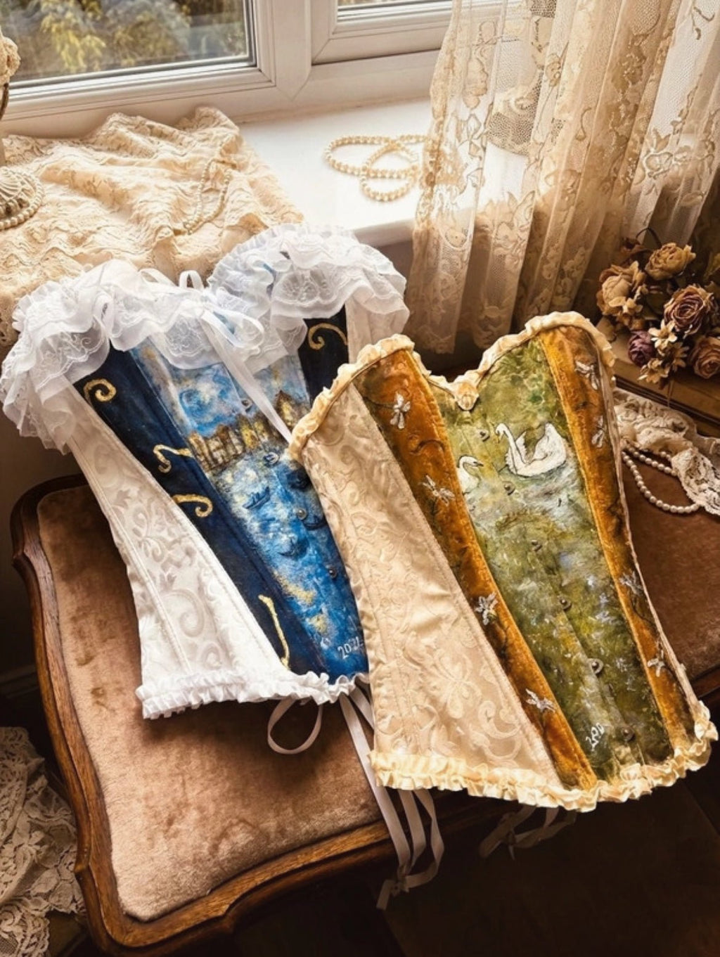 Ръчно рисуван винтидж корсет - Sunday West Boutique