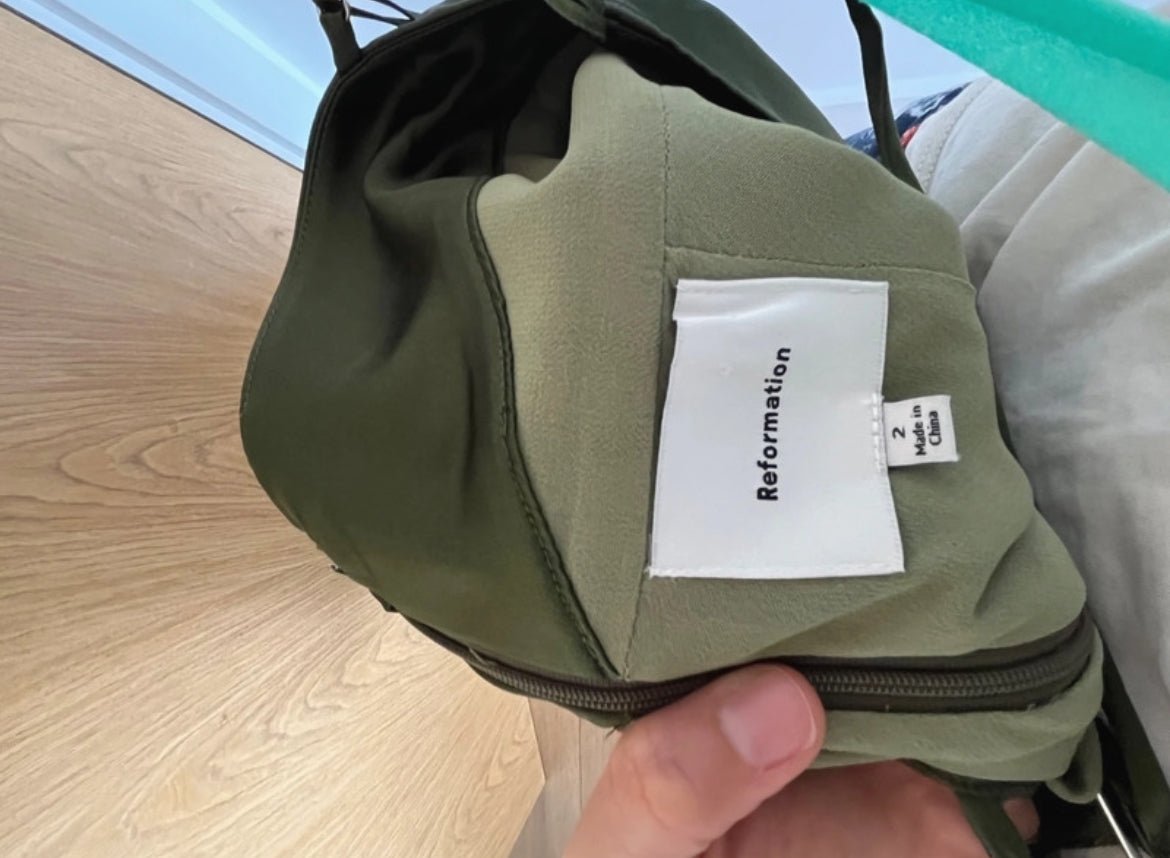 Reformation Jillian рокля в цвят Pear Green, изработена от 100% естествена коприна - Sunday West Boutique