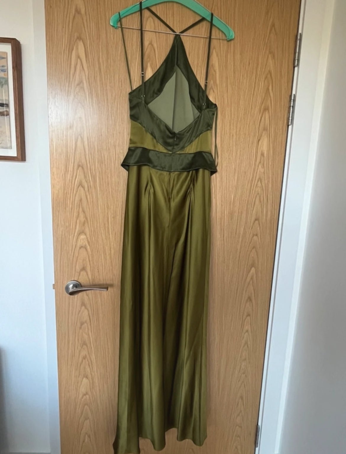 Reformation Jillian рокля в цвят Pear Green, изработена от 100% естествена коприна - Sunday West Boutique