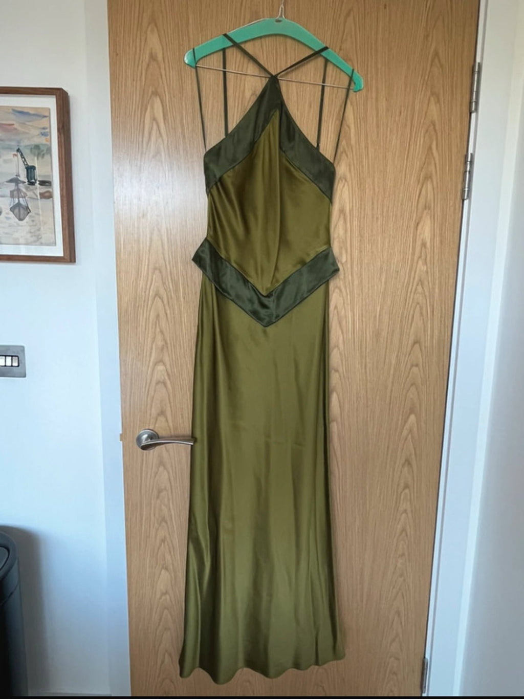 Reformation Jillian рокля в цвят Pear Green, изработена от 100% естествена коприна - Sunday West Boutique