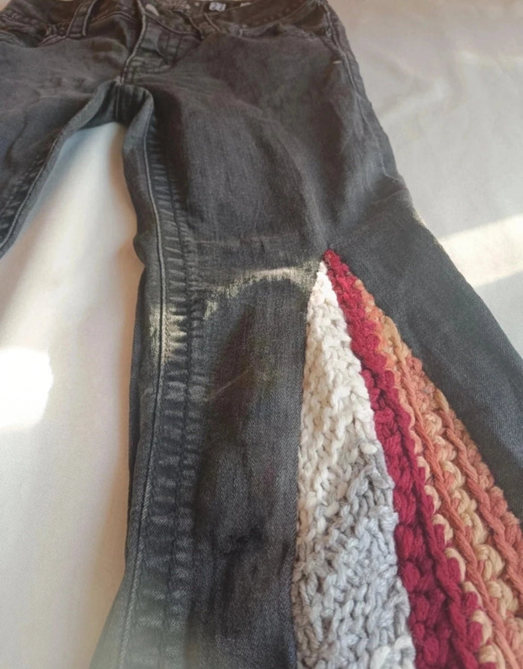Рядък модел дънки Miss Me с впечатляващи плетени crochet разширения на крачолите - Sunday West Boutique