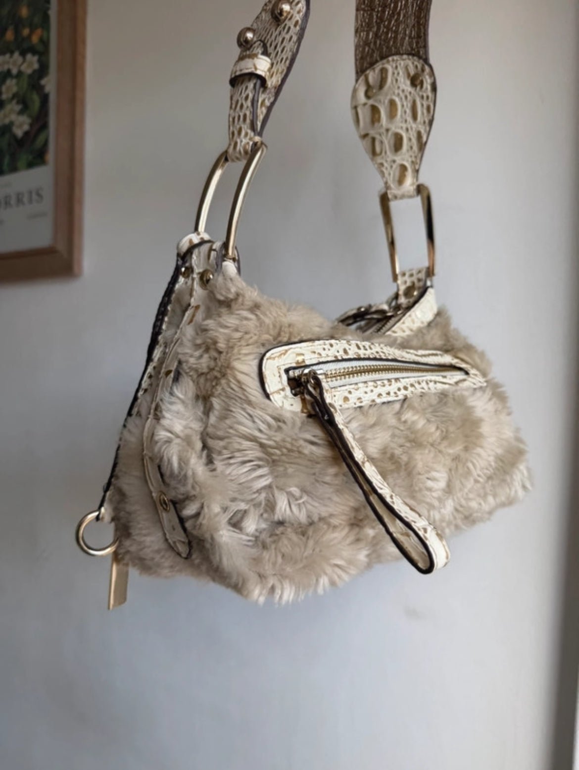 Рядка винтидж Y2K чанта GUESS - Sunday West Boutique