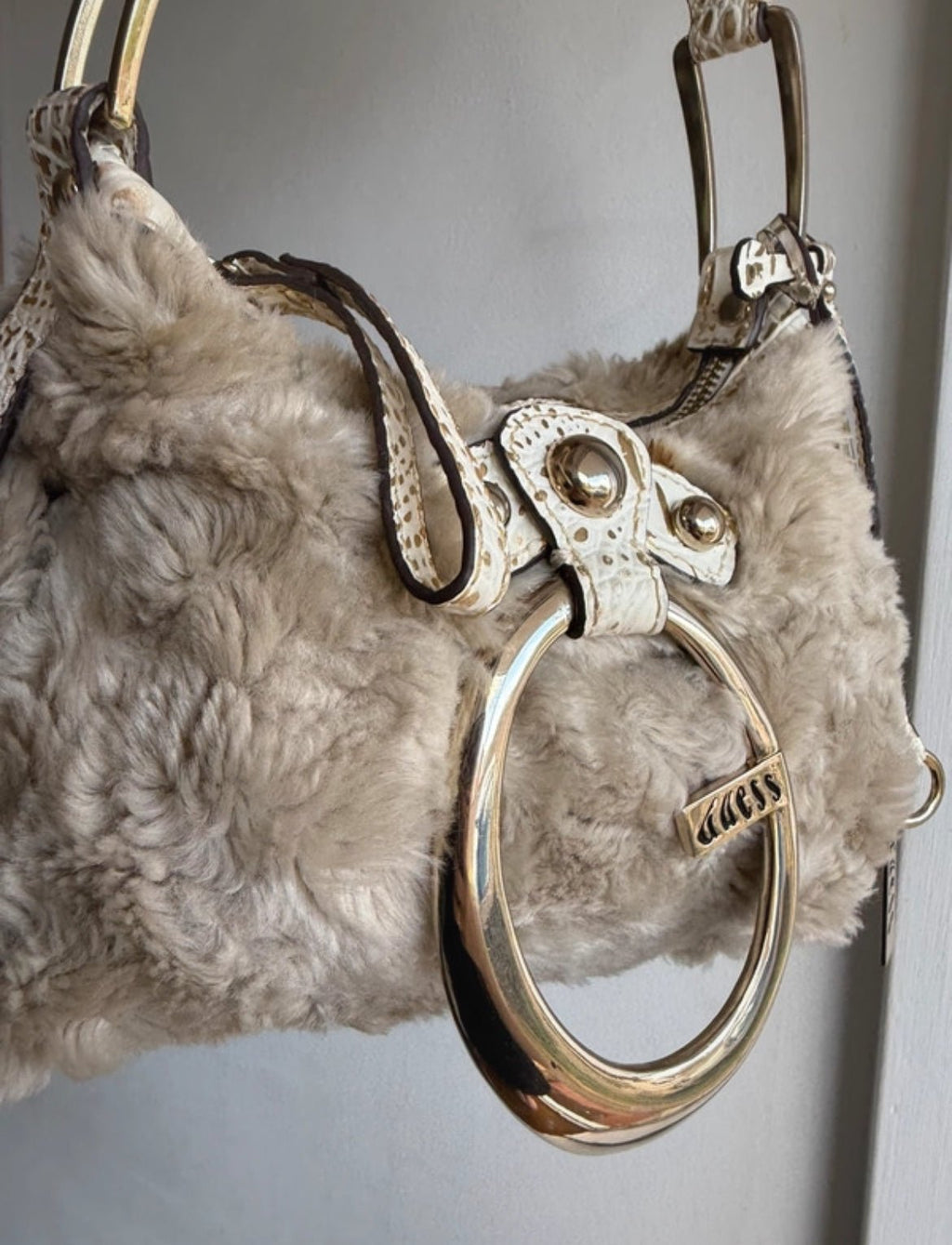 Рядка винтидж Y2K чанта GUESS - Sunday West Boutique