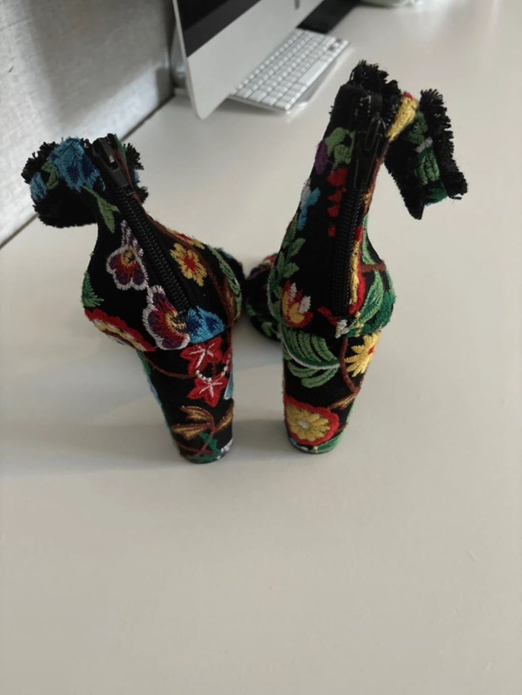 Сандали Glamorous с богата флорална бродерия - 40 - Sunday West Boutique