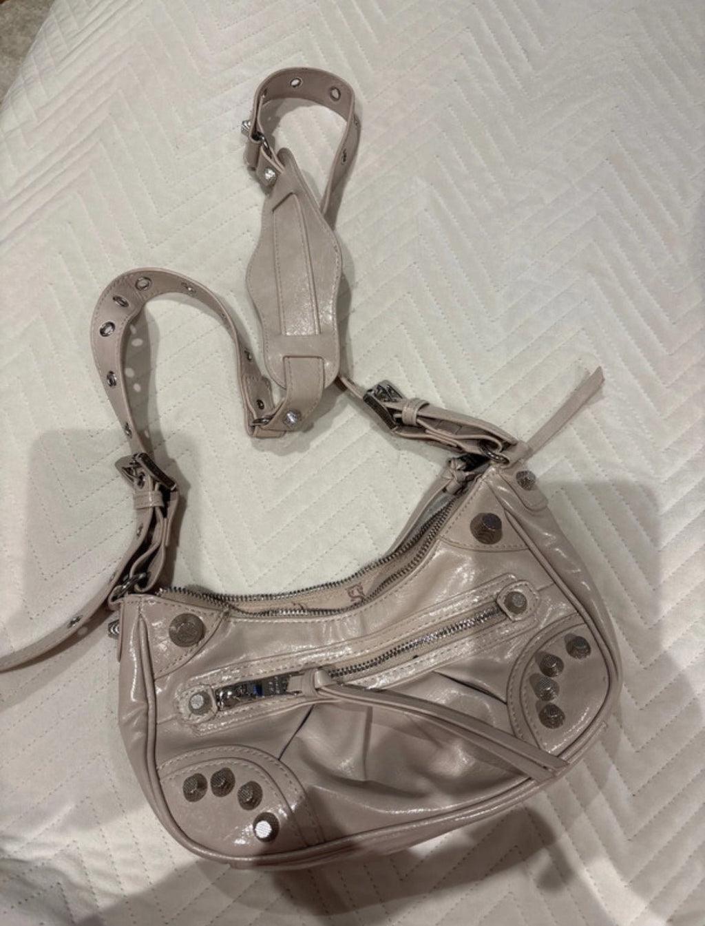 Steve Madden Y2K studded чанта с метални детайли - Sunday West Boutique