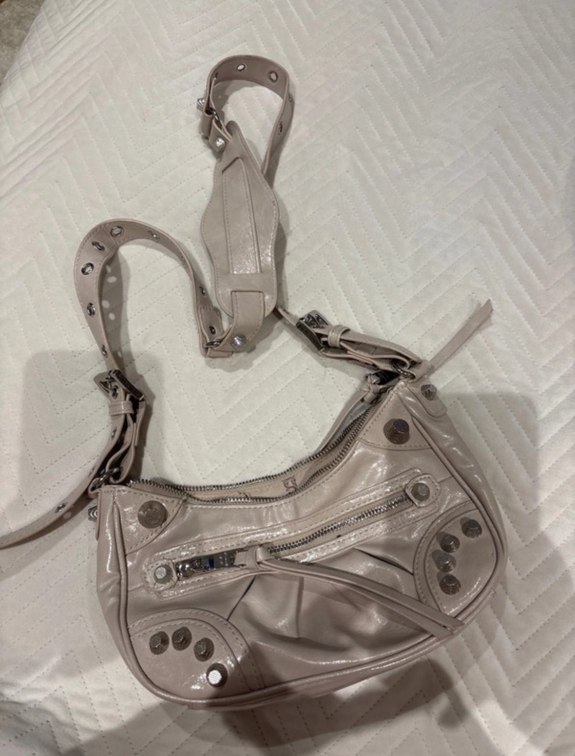Steve Madden Y2K studded чанта с метални детайли - Sunday West Boutique