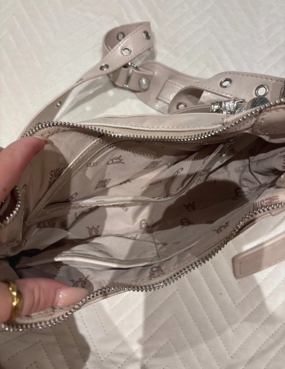 Steve Madden Y2K studded чанта с метални детайли - Sunday West Boutique