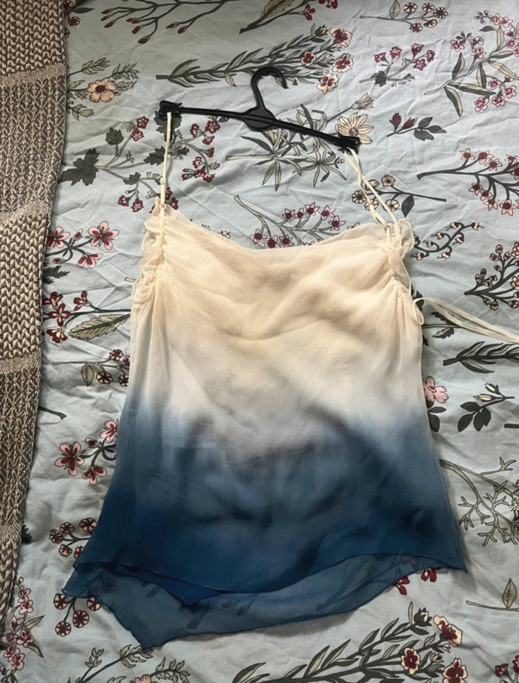 Топ BCBGMAXAZRIA, изработен от 100% естествена коприна - Sunday West Boutique