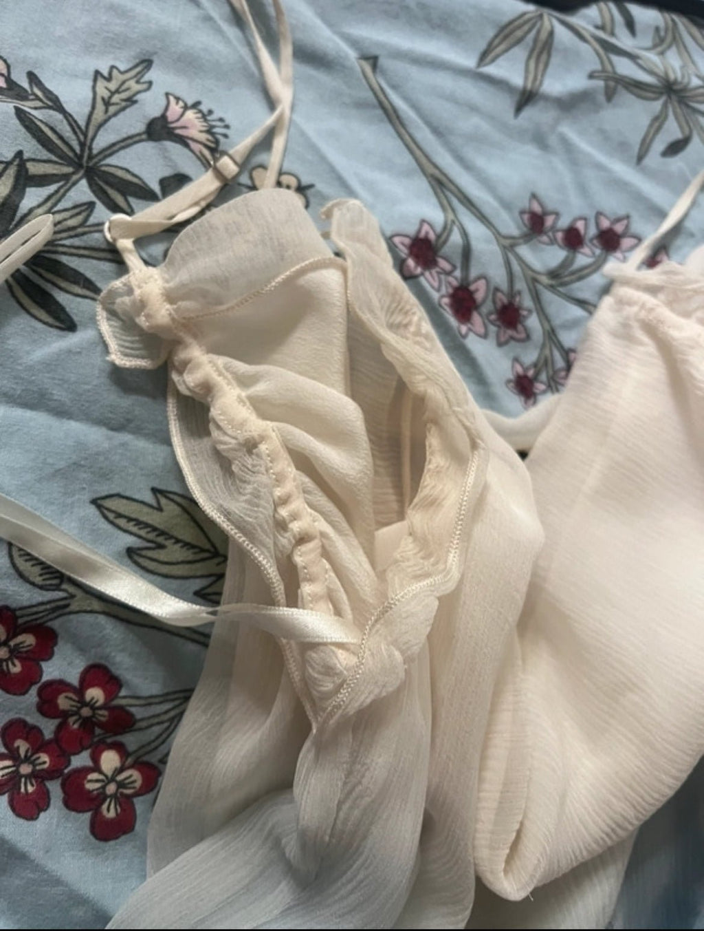 Топ BCBGMAXAZRIA, изработен от 100% естествена коприна - Sunday West Boutique