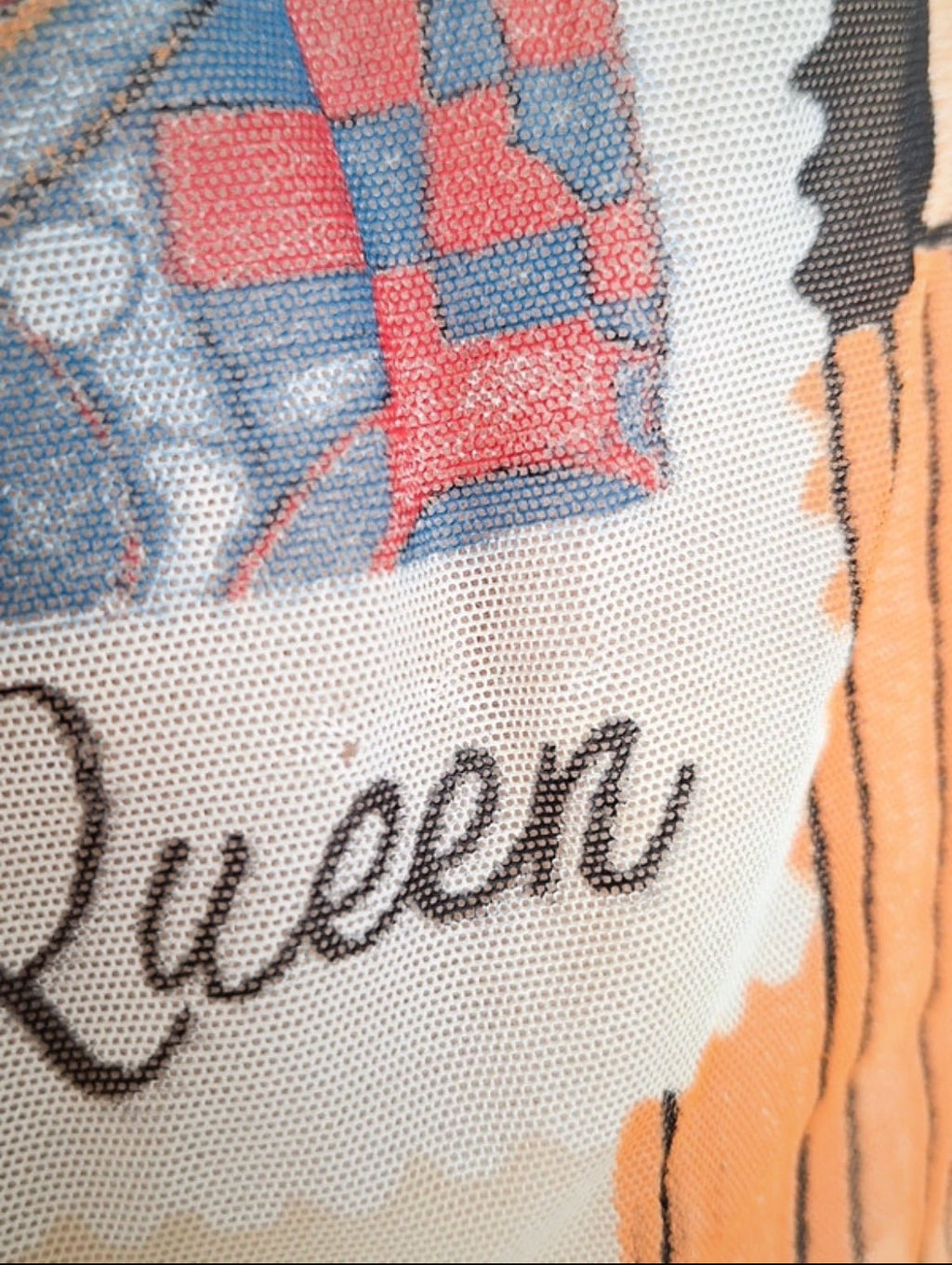 Топ *Save the Queen!* с артистичен принт - Sunday West Boutique