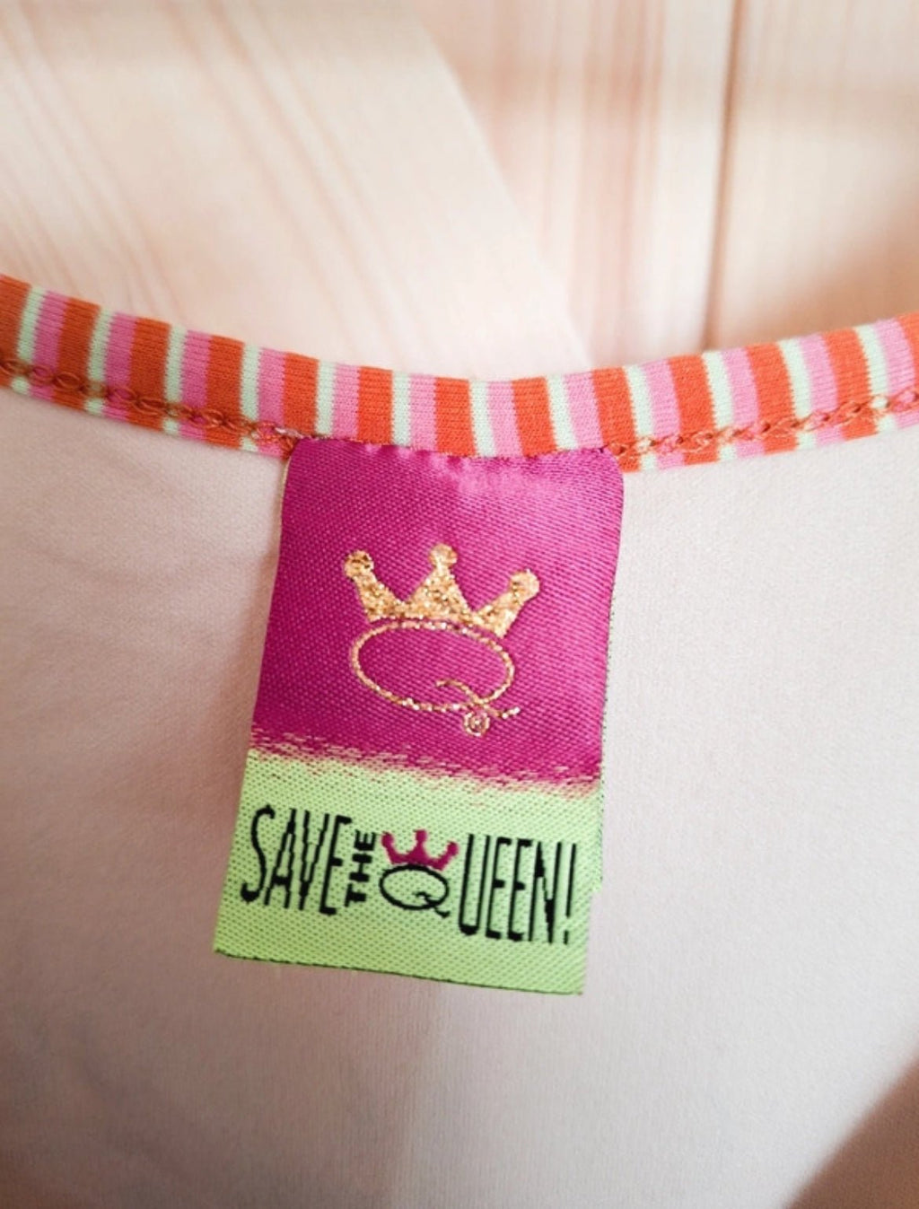 Топ *Save the Queen!* с артистичен принт - Sunday West Boutique
