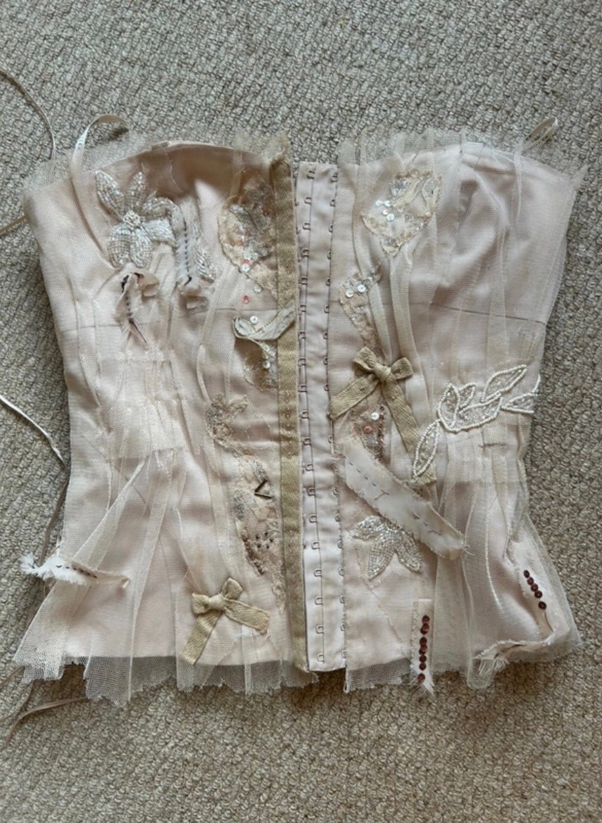 Vintage Karen Millen корсет с изключително детайлна Y2K визия - Sunday West Boutique