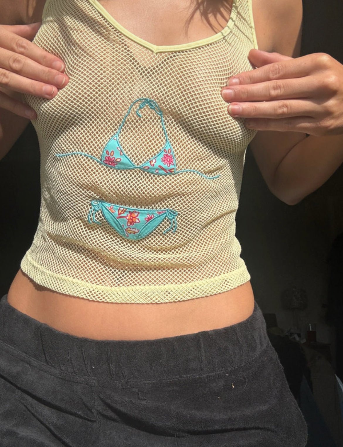Винтидж cropped mesh топ с Y2K принт на бански - Sunday West Boutique