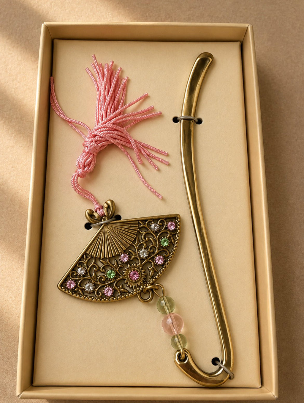 Винтидж книгоразделител Past Times „Fan Bookmark“ от пютър - Sunday West Boutique