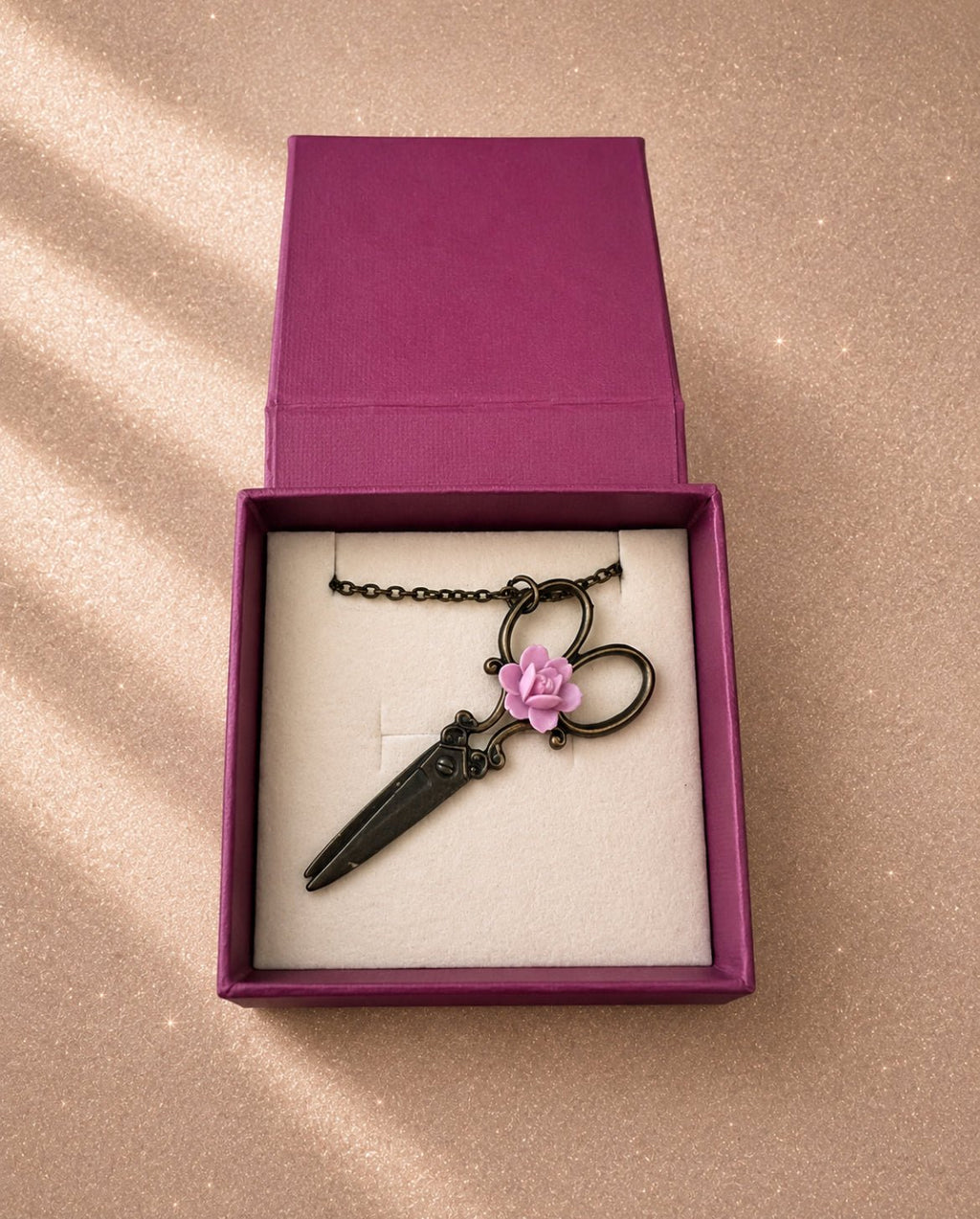 Винтидж колие Past Times „Scissors & Rose“ - Sunday West Boutique