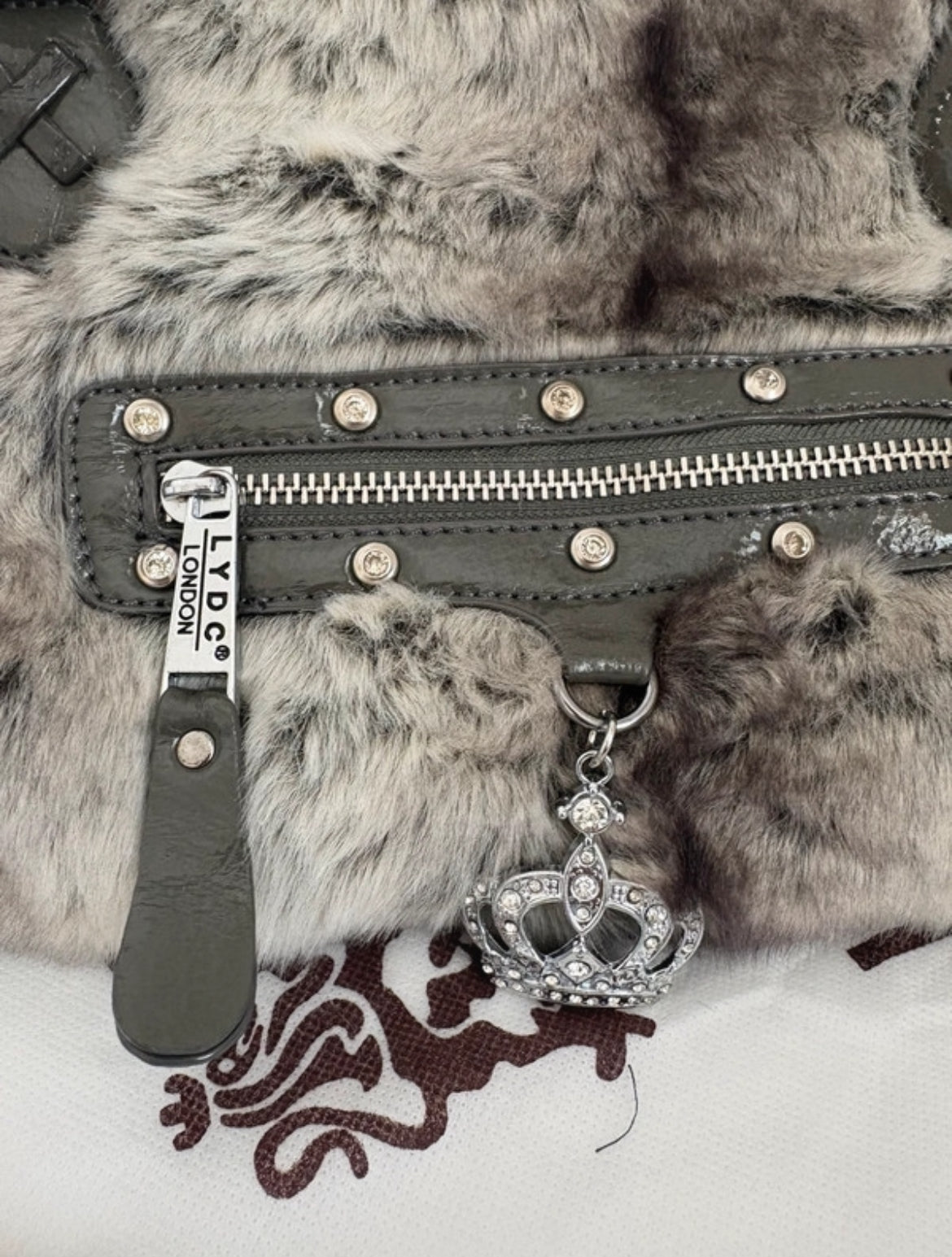 Винтидж LYDC London чанта с изключително мек еко косъм - Sunday West Boutique