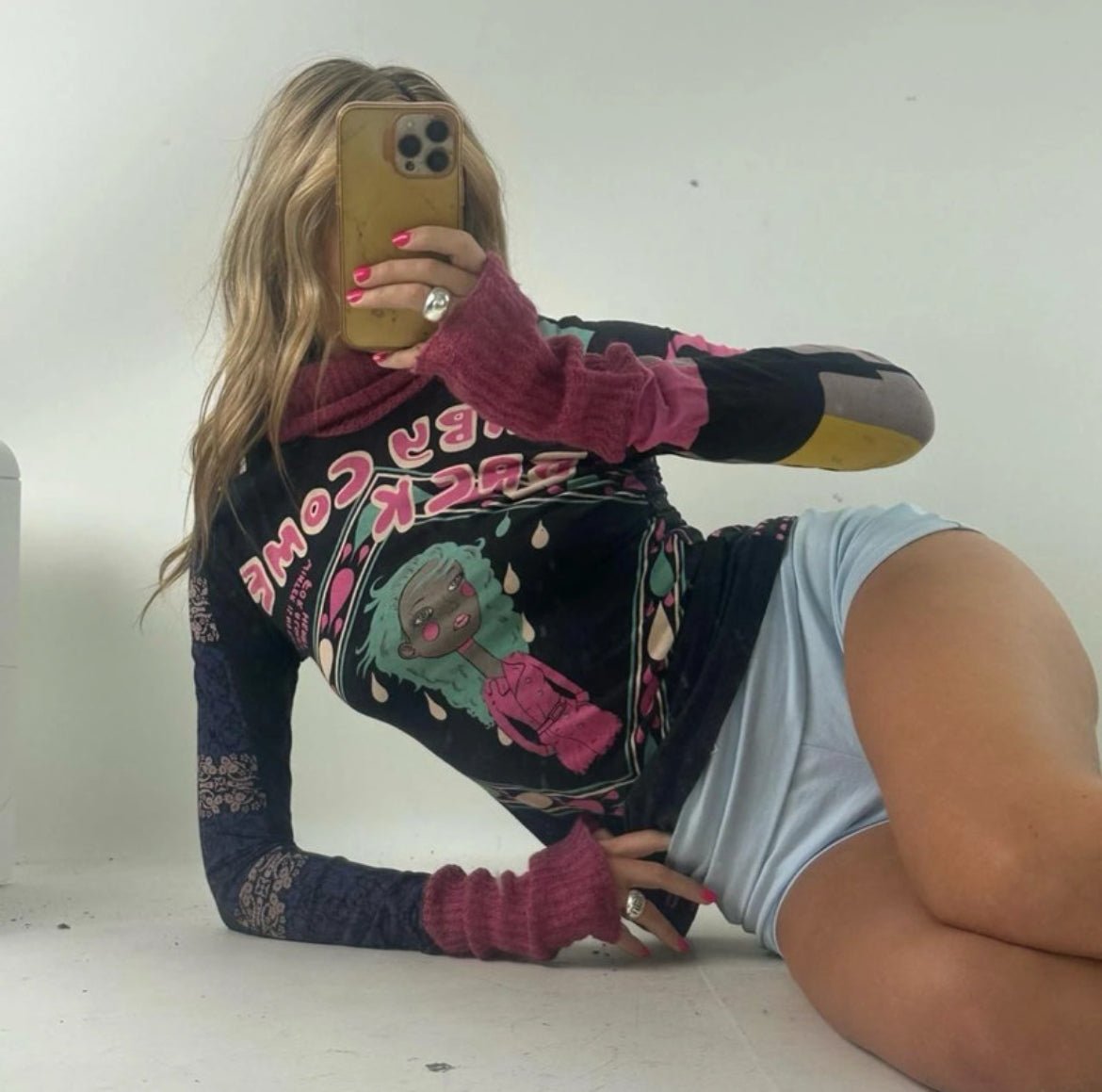 Винтидж Y2K графичен топ с дълъг ръкав - Sunday West Boutique