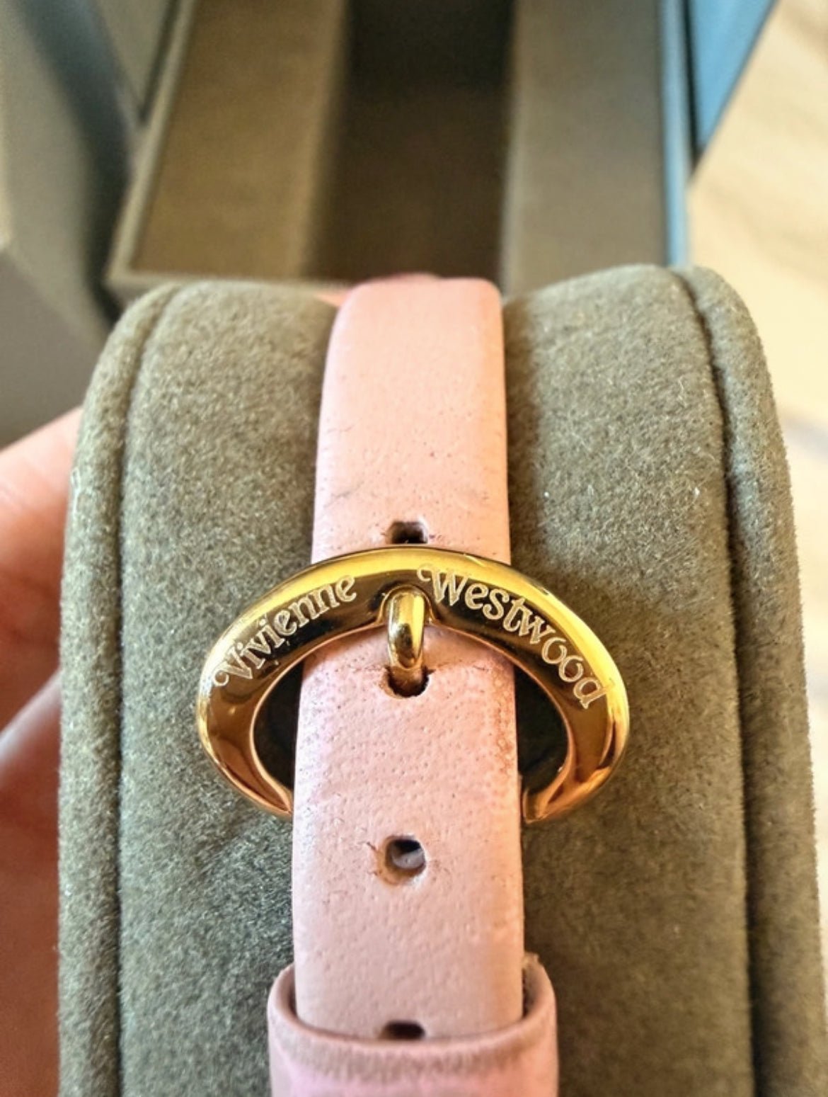 Vivienne Westwood Bow часовник - Sunday West Boutique