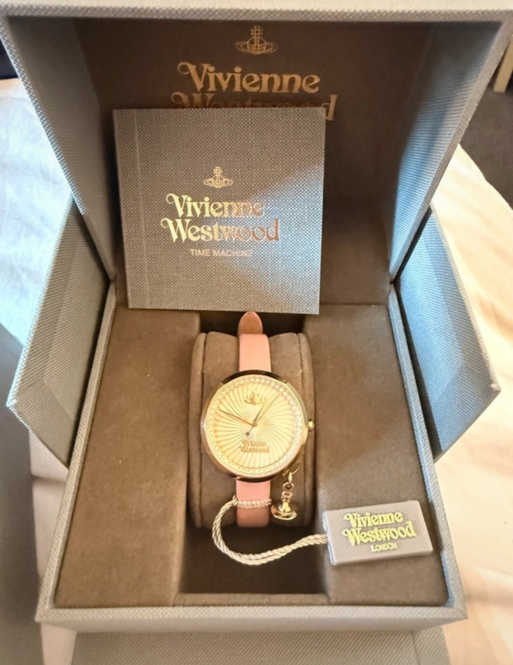 Vivienne Westwood Bow часовник - Sunday West Boutique