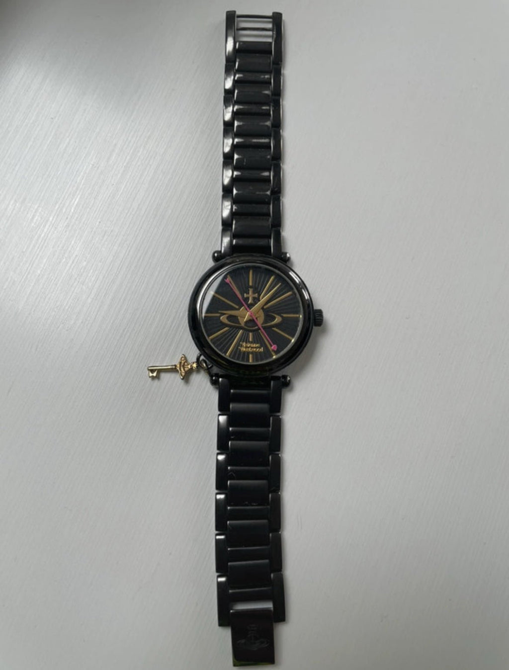 Vivienne Westwood Time Machine черен часовник с Orb и ключ charm - Sunday West Boutique