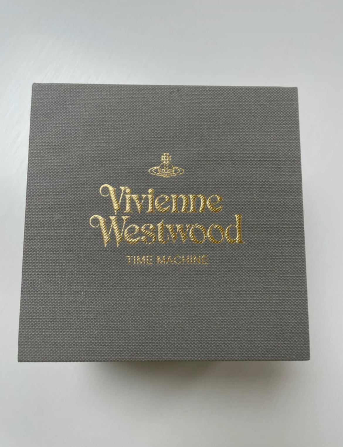 Vivienne Westwood Time Machine черен часовник с Orb и ключ charm - Sunday West Boutique