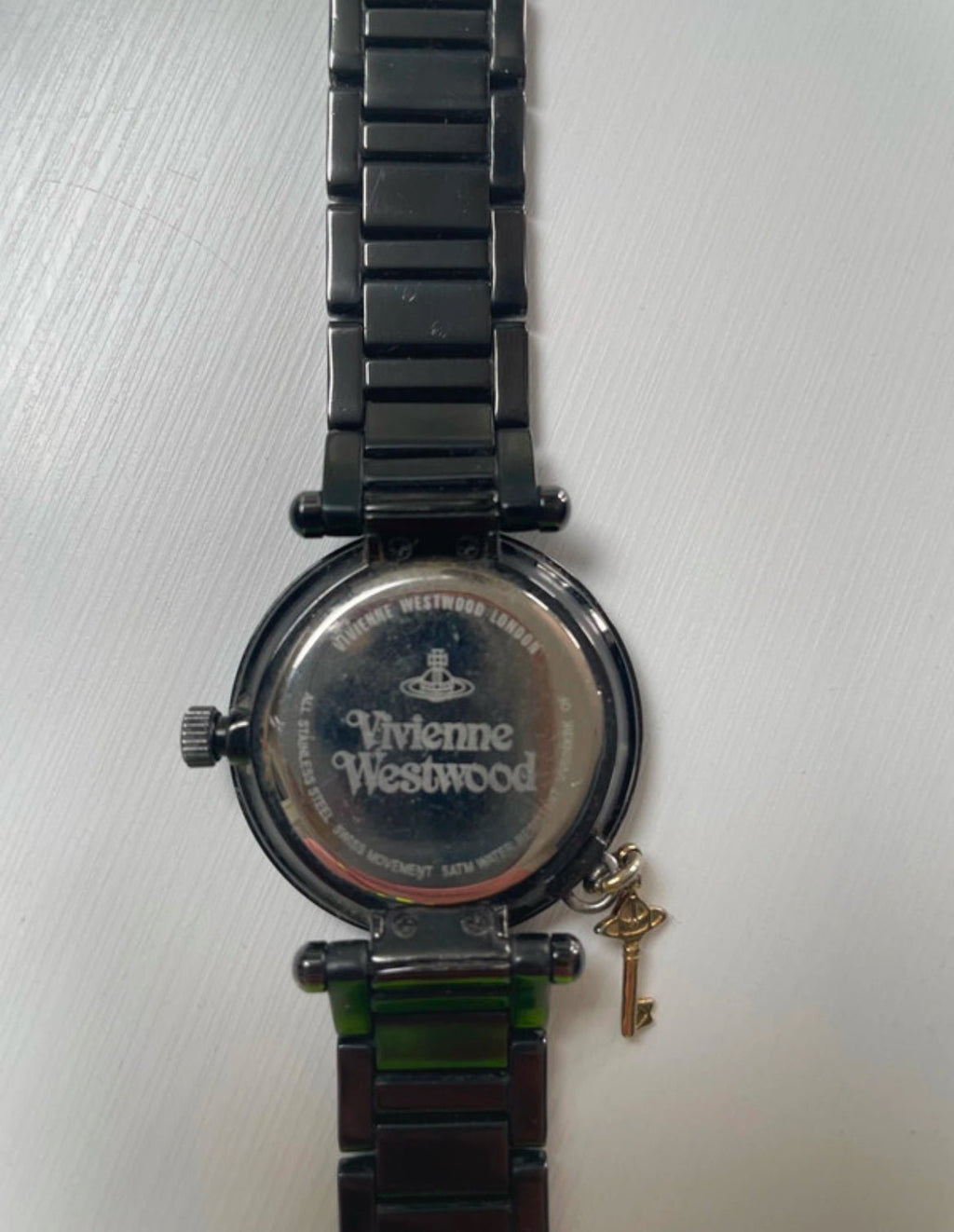 Vivienne Westwood Time Machine черен часовник с Orb и ключ charm - Sunday West Boutique