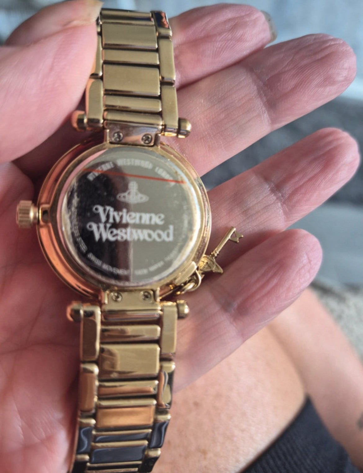 Vivienne Westwood златист часовник - Sunday West Boutique