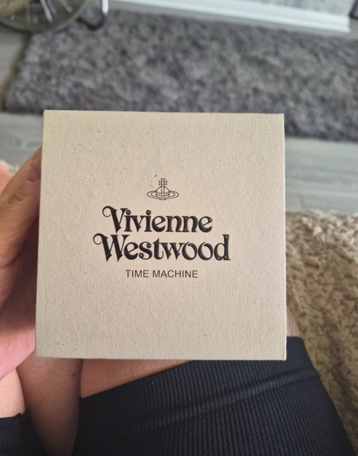 Vivienne Westwood златист часовник - Sunday West Boutique