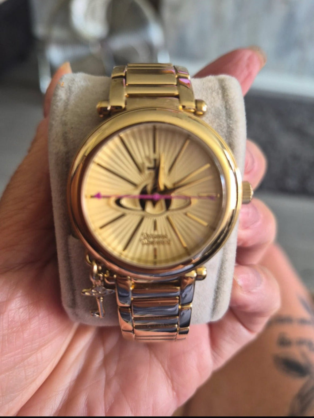 Vivienne Westwood златист часовник - Sunday West Boutique