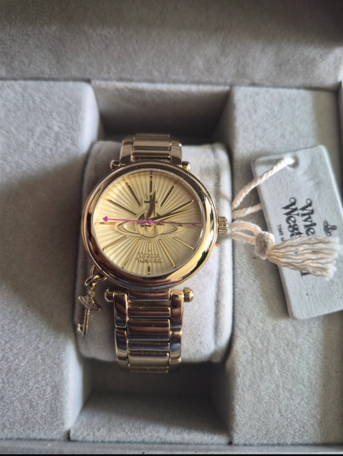 Vivienne Westwood златист часовник - Sunday West Boutique