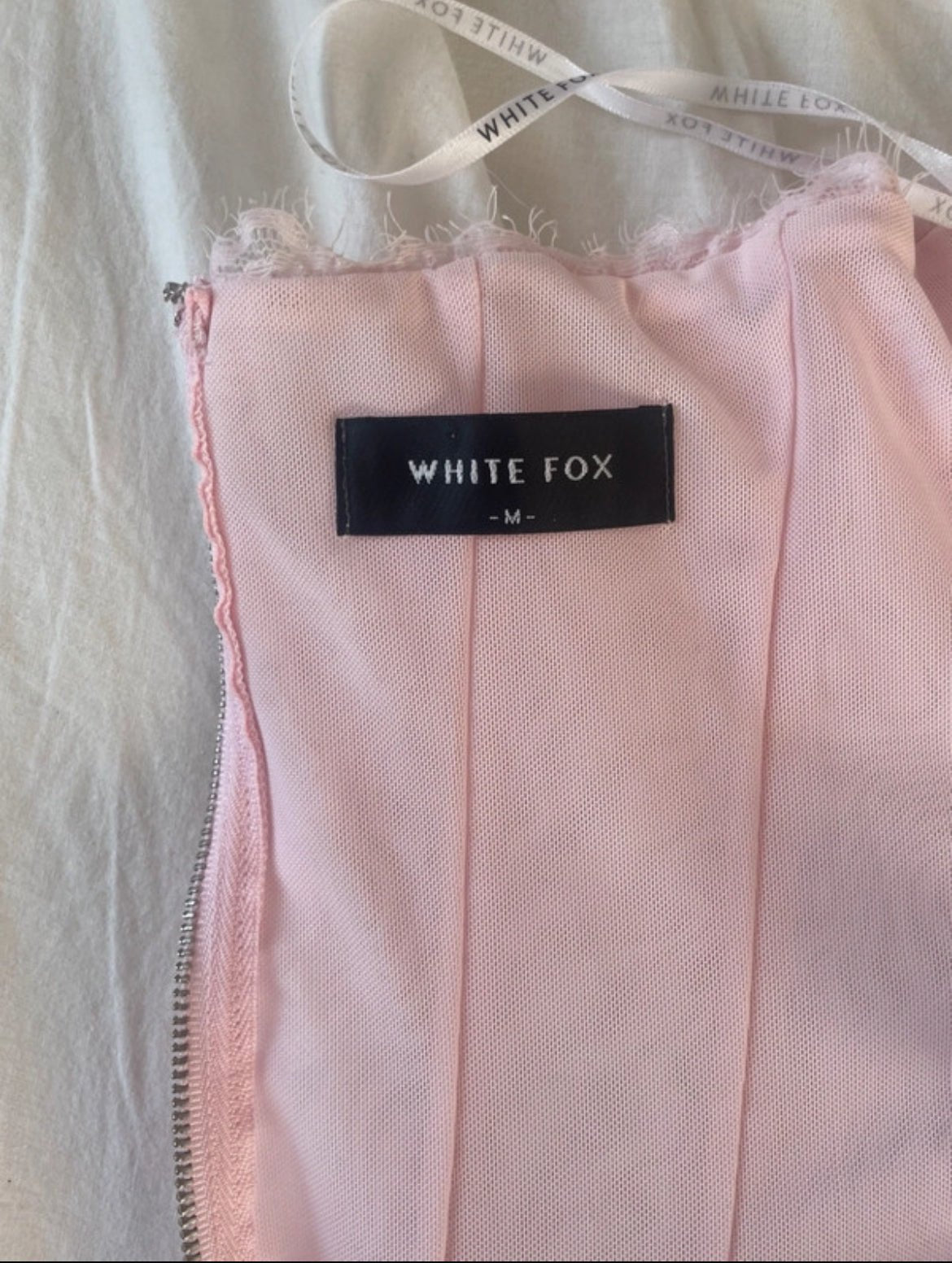 White Fox розов дантелен корсет с heart cut-out - Sunday West Boutique